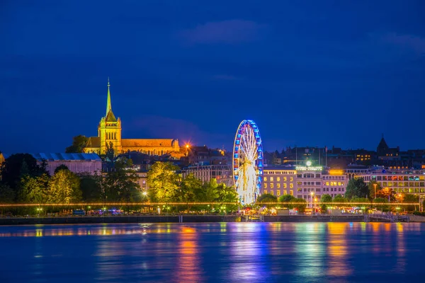 Nachtansicht Des Stadtbildes Von Genf Dominiert Von Der Kathedrale Saint — Stockfoto
