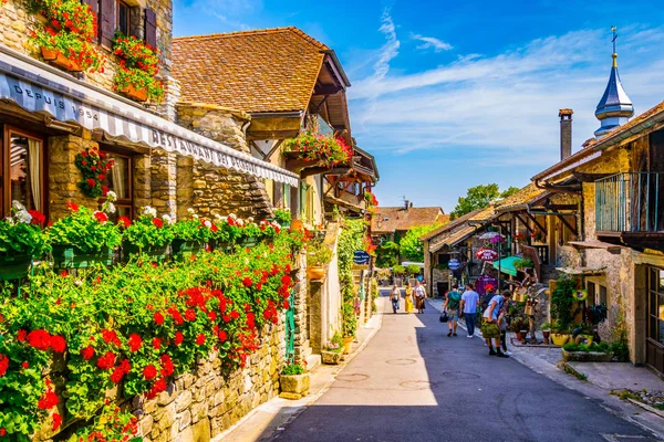 Yvoire Francia Julio 2017 Gente Está Paseando Por Corazón Medieval — Foto de Stock