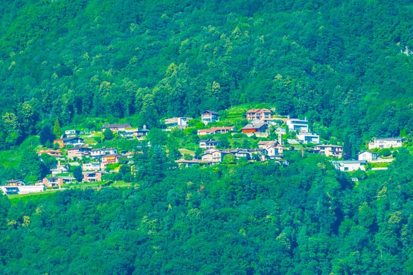 Zobacz Mała Miejscowość Położona Nad Brzegiem Jeziora Lugano Switzerlan — Zdjęcie stockowe