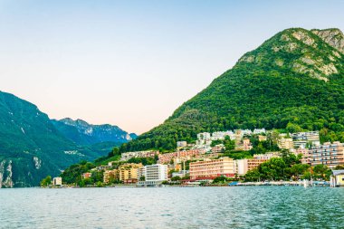 Lugano San Salvatore dağ, Switzerlan altında yer alan gün batımı görünümü
