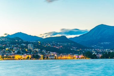 Eski Şehir Switzerlan Lugano göle bakan Lugano gün batımı görünümü
