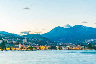Eski Şehir Switzerlan Lugano göle bakan Lugano gün batımı görünümü