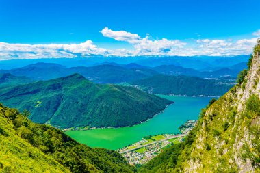 Marrogia Köyü ve Lugano Gölü Switzerlan, köprüden