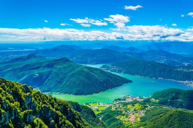 Marrogia Köyü ve Lugano Gölü Switzerlan, köprüden