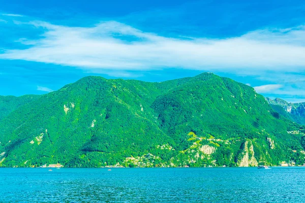 Vista Pequeño Pueblo Situado Lago Lugano Suiza —  Fotos de Stock