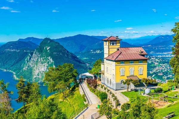 Εστιατόριο Στην Κορυφή Του Monte Bre Στο Λουγκάνο Switzerlan — Φωτογραφία Αρχείου