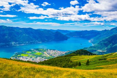 Locarno ve Lago Maggiore için yapılan Switzerlan havadan görünümü