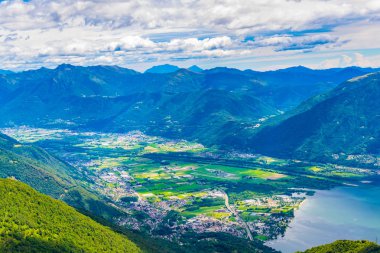 Locarno ve Lago Maggiore için yapılan Switzerlan havadan görünümü