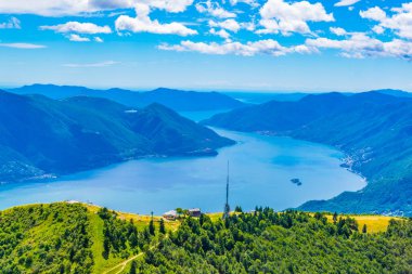 Locarno ve Lago Maggiore için yapılan Switzerlan havadan görünümü