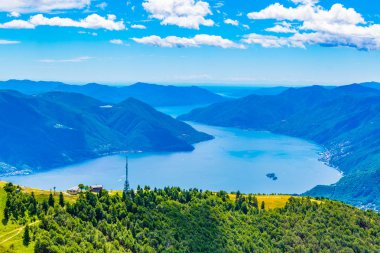 Locarno ve Lago Maggiore için yapılan Switzerlan havadan görünümü