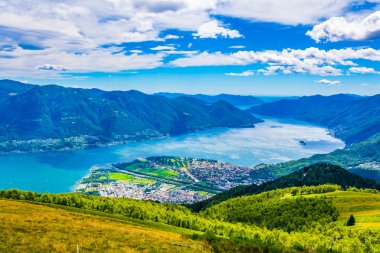 Locarno ve Lago Maggiore için yapılan Switzerlan havadan görünümü