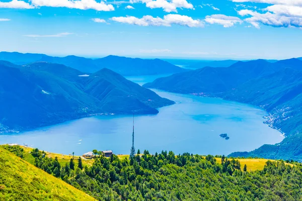 Locarno ve Lago Maggiore için yapılan Switzerlan havadan görünümü