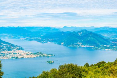Lago Maggiore Ital Mottarone dağda üzerinden havadan görünümü