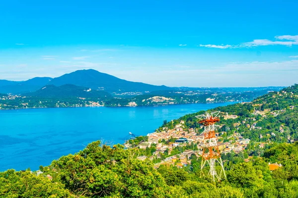 Lago Maggiore Ital Mottarone dağda üzerinden havadan görünümü