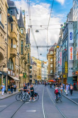 Basel, İsviçre, 14 Temmuz 2017: Basel'de merkezi Switzerlan dar sokak