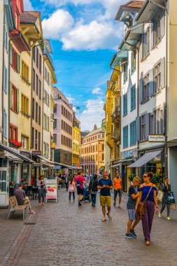 Basel, İsviçre, 14 Temmuz 2017: Basel'de merkezi Switzerlan dar sokak