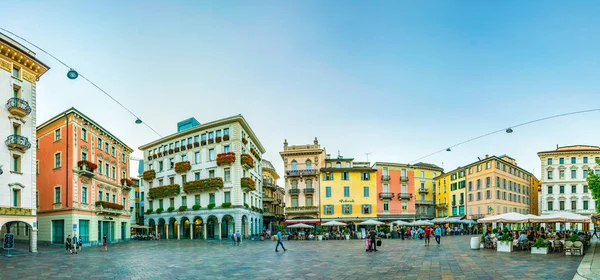 Lugano Zwitserland Juli 2017 Mensen Zijn Slenteren Door Centrale Plein — Stockfoto