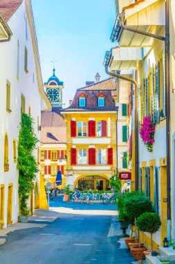 Murten, İsviçre, 16 Temmuz 2017: Turist tarihi merkezi, Murten, Switzerlan geziniyor