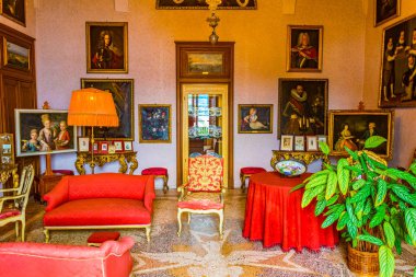 Isola Madre, İtalya, 27 Temmuz 2017: Isola Madre, Ital Borromeo sarayının içinin