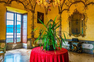 Isola Madre, İtalya, 27 Temmuz 2017: Isola Madre, Ital Borromeo sarayının içinin