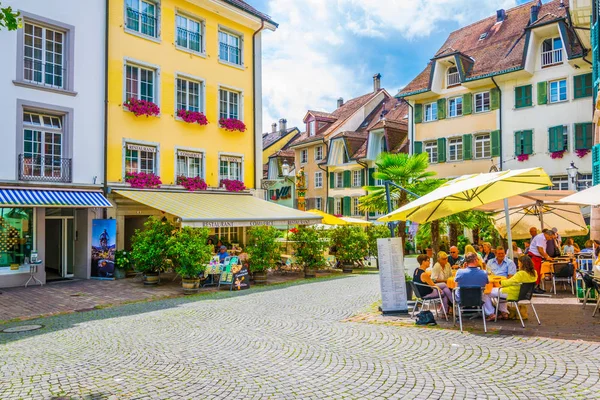 Solothurn Schweiz Juli 2017 Människor Strosat Smal Gata Det Historiska — Stockfoto