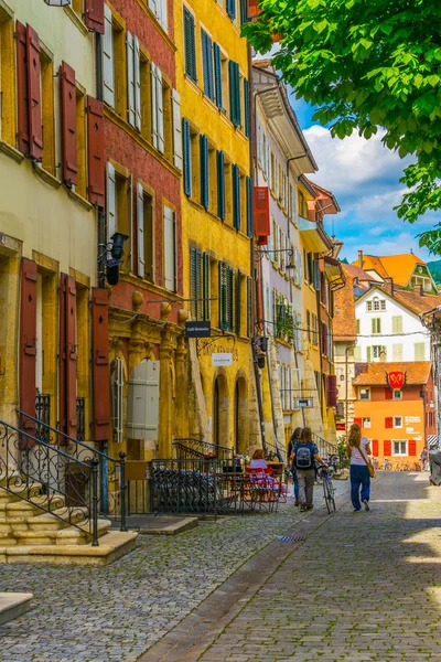 Биэль Биенна Швейцария Июля 2017 Люди Прогуливаются Старой Улице Историческом — стоковое фото