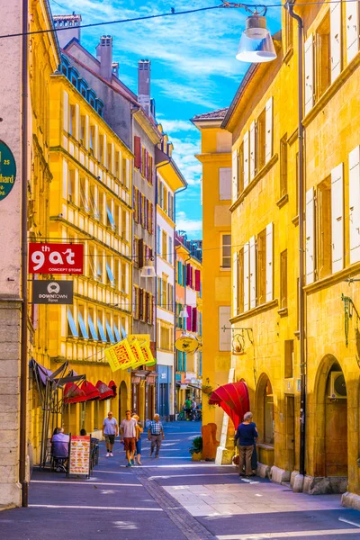 Neuchatel Suíça Julho 2017 Vista Uma Rua Estreita Cidade Velha — Fotografia de Stock