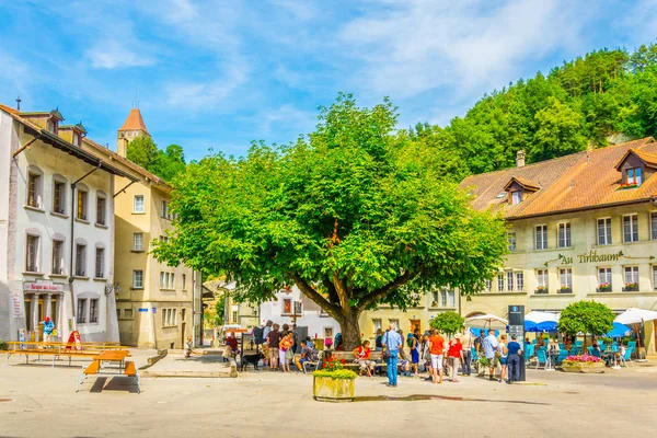 Fribourg Svájc 2017 Július Emberek Gyülekeznek Szent Johann Téren Található — Stock Fotó