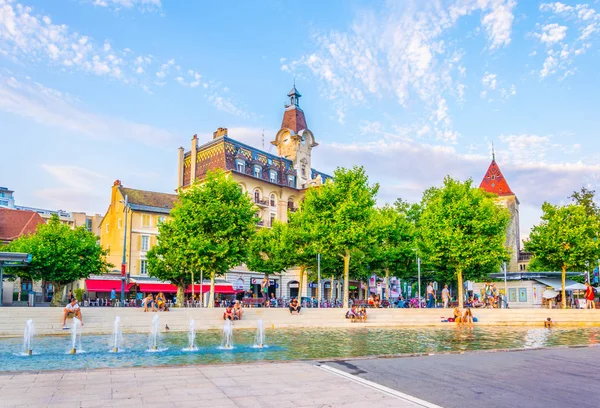 Lausanne Suiza Julio 2017 Gente Está Paseando Frente Hotel Aulac — Foto de Stock