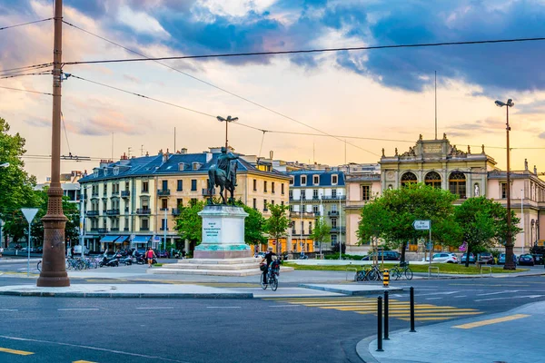 Genève Zwitserland Juli 2017 Mensen Lopen Tijdens Zonsondergang Voor Het — Stockfoto