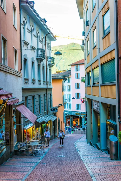 Lugano Schweiz Juli 2017 Menschen Schlendern Durch Eine Strasse Zentrum — Stockfoto