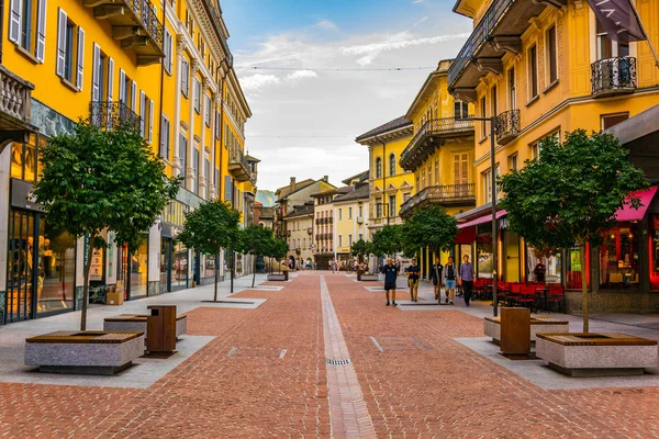 Bellinzona Szwajcaria Lipca 2017 Narrow Street Centrum Miasta Szwajcarski Bellinzon — Zdjęcie stockowe