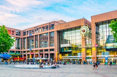 Lyon, Fransa, 21 Temmuz 2017: Gün batımı görünümü Part Dieu Tren İstasyonu Lyon, Frangı