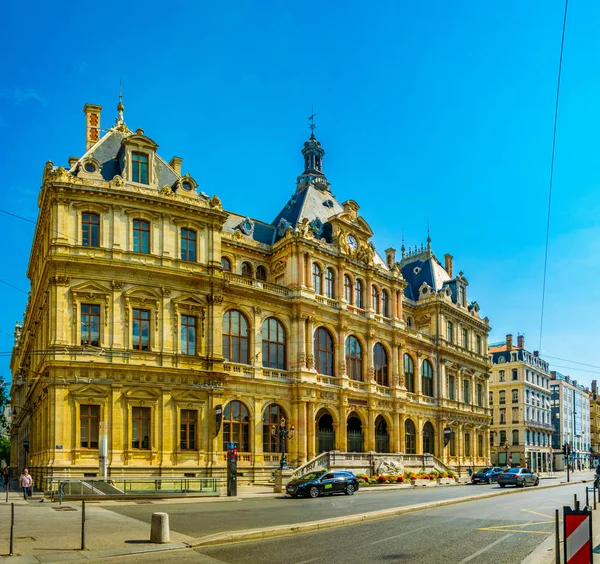 Lyon France July 2017 People Strolling Front Chamber Commerce Building — Stock Photo, Image