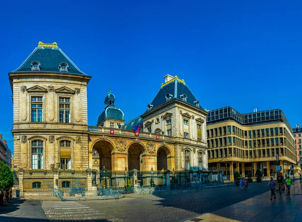 Lyon Frankrike Juli 2017 Människor Promenader Framför Rådhuset Lyon Franc — Stockfoto