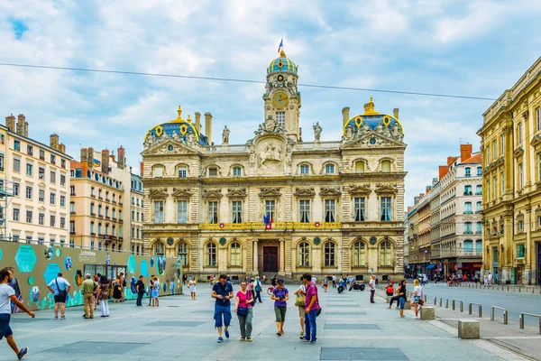 Lyon France July 2017 People Strolling Front Town Hall Lyon — Stock Photo, Image