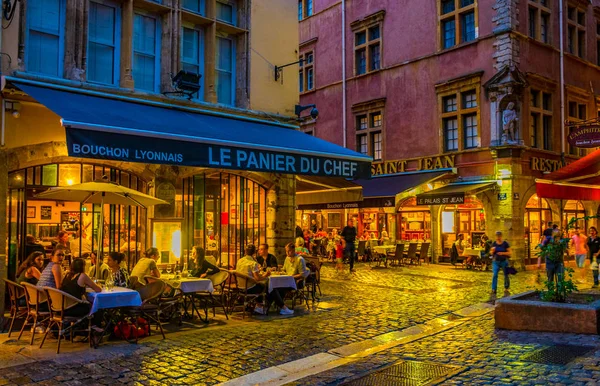 Lyon Francja Lipca 2017 Ludzie Spacerując Starego Miasta Lyonie Podczas — Zdjęcie stockowe