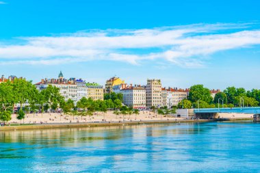 Lyon, Fransa, 23 Temmuz 2017: Rhone Riverside nehir Lyon, Frangı