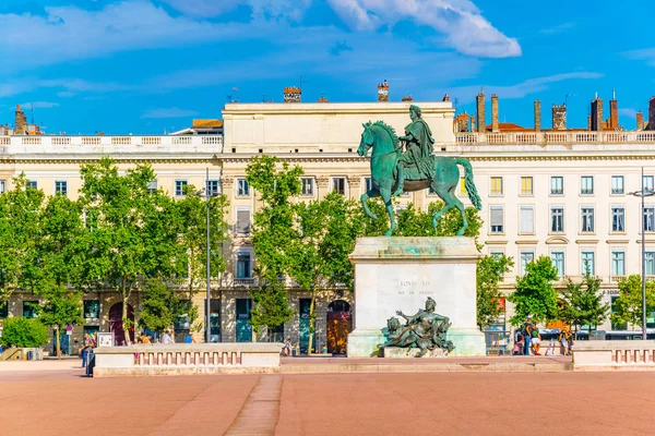 Lyon France July 2017 People Passing Statue Louis Xiv Place — Stock Photo, Image