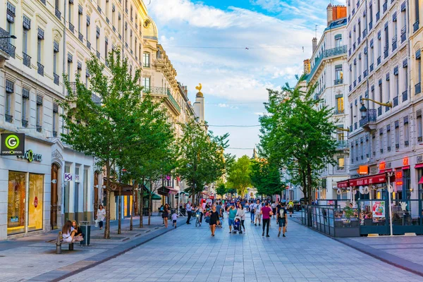 Lyon França Julho 2017 Pessoas Estão Passeando Pela Rue Republique — Fotografia de Stock