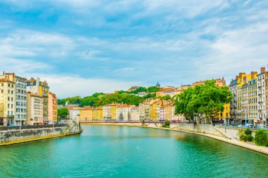 Lyon Saone Riverside nehirde bir güneşli yaz günü, Frangı sırasında