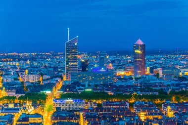 Lyon Part Dieu Ticaret Merkezi Frangı hakim gece havadan görünümü