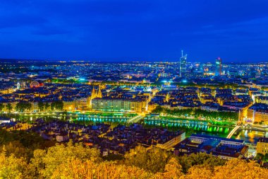 Lyon Part Dieu Ticaret Merkezi Frangı hakim gece havadan görünümü
