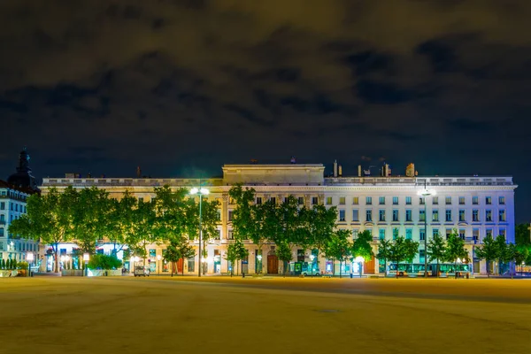 Place Bellecour Lyon, Frangı gece görünümü