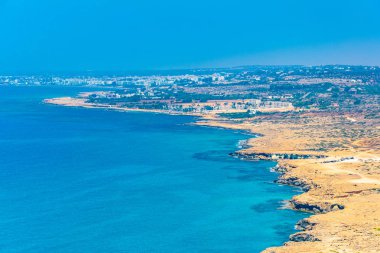 Havadan görünümden Ayia Napa Cape Greco Milli Parkı Cypru üzerinde