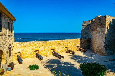 Cypru üzerinde Larnaka kalenin avlu