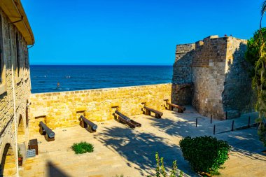 Cypru üzerinde Larnaka kalenin avlu
