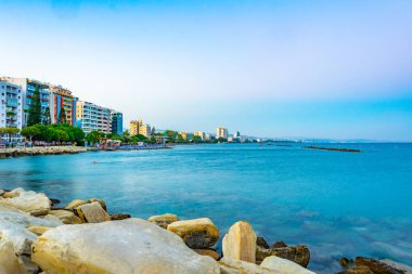 Cityscape Limasol gün batımı görünümü üzerinde Cypru