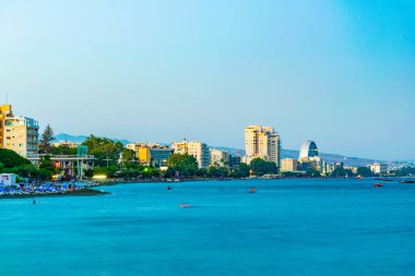 Cityscape Limasol gün batımı görünümü üzerinde Cypru