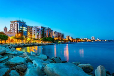 Cityscape Limasol gün batımı görünümü üzerinde Cypru
